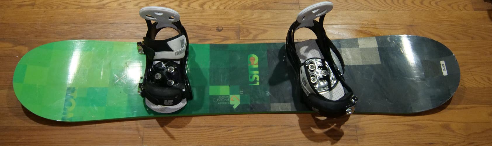 Kid's Burton Snowboard Freestyle With Bindings Medium Flex True Twin 135 cm (Used)