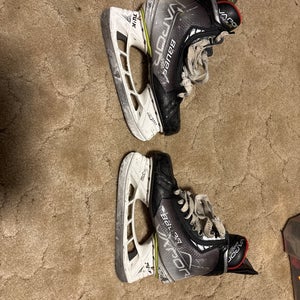 2021 Bauer Vapor Hyperlite Hockey Skates Regular Width 8 (Used)