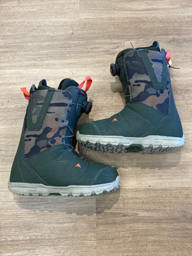 Used Burton MOTO BOA Snowboard Boots | Men's Size 7