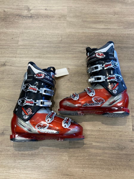 Mondo 28 & 28.5 Men's Nordica Cruise 110 Ski Boots (Used)