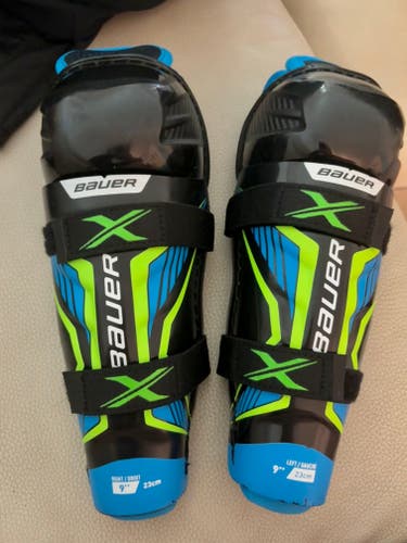 Youth Bauer 9" Shin Pads (New)