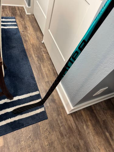 Senior Bauer PULSE Right Handed Hockey Stick P92 87 Flex (Used)