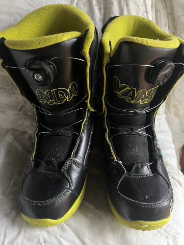 4Y (Big Kids / Youth) K2 Vandal Snowboard Boots (Used)