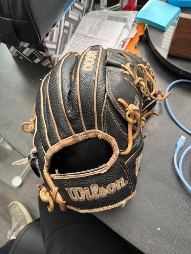 Wilson A2000 B2 RH Pitcher's Baseball Glove 12" (Used)