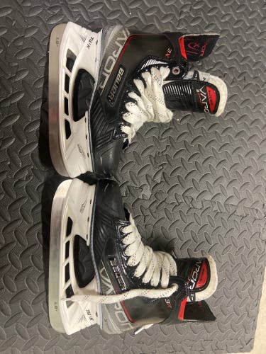 Bauer Vapor Hockey Skates Size 4 (Used)