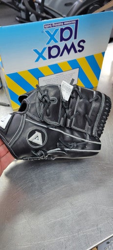 Used Akadema ADU135 TORINO SERIES BB/SB Glove RH Throw Black 12" 11497-S000153638