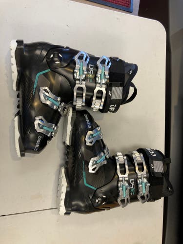 Mondo 23 & 23.5 Women's Dalbello DS MX 65 W Ski Boots (New)