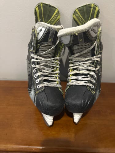 2014 Bauer Vapor X100 (Limited Edition) Hockey Skates Extra Wide Width   8.5 (Used)