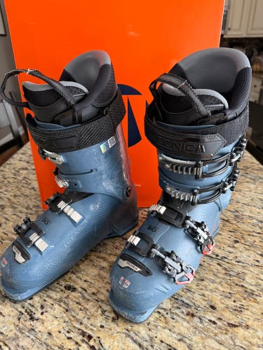 Mondo 26 & 26.5 Men's Tecnica Mach Sport HV 90 Ski Boots Soft Flex (Used)