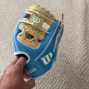 2025 Wilson A2000 RH Infield Baseball Glove 11" (New)