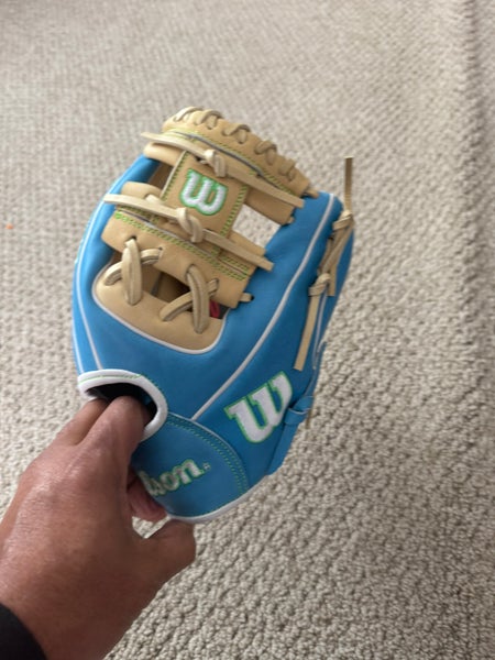 2025 Wilson A2000 RH Infield Baseball Glove 11" (New)