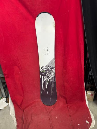 Atomic Snowboard All Mountain Without Bindings Medium Flex True Twin 145 cm (Used)