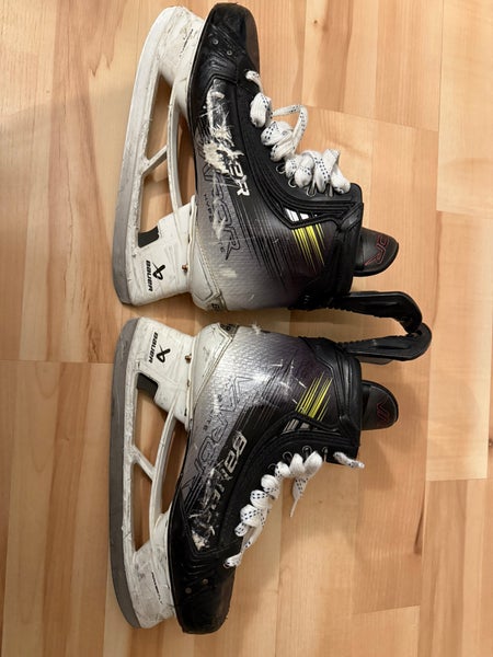 2023 Bauer Vapor Hyperlite 2 Hockey Skates 9.5 (Used)