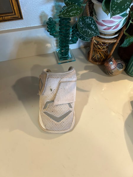 White Adult Small/Youth XL EvoShield Elbow Guard Elbow Protection (Used)