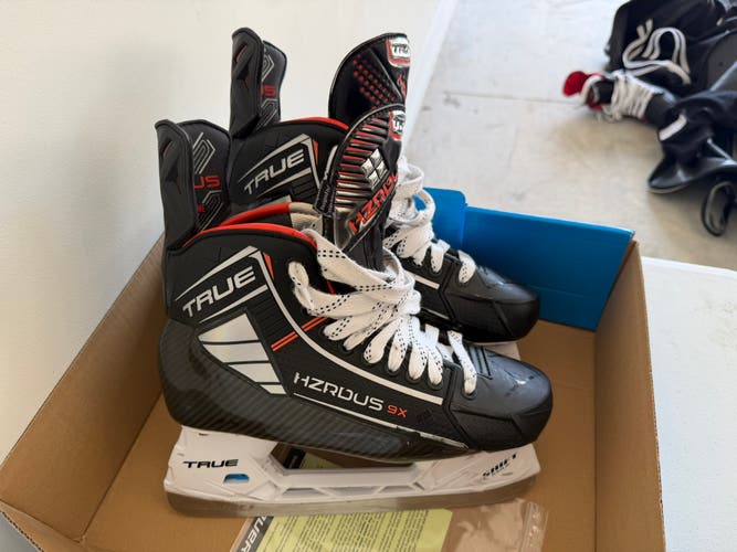 2023 True HZRDUS 9X Hockey Skates Regular Width 9.5 (New)