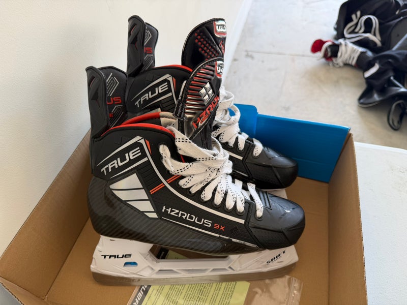 2023 True HZRDUS 9X Hockey Skates Regular Width 9.5 (New)