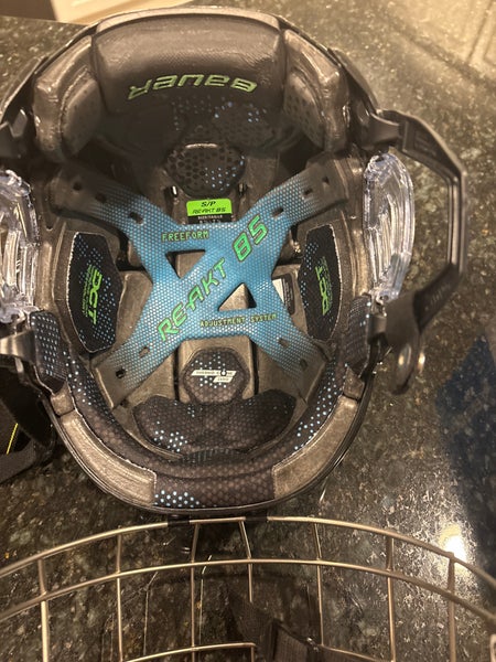 Small Bauer Re-Akt 85 Helmet (New)