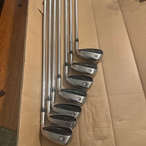 Wilson Launch Pad 2 Right Handed Iron Set Regular Flex (7 Clubs) #5 - #9, PW, GW Steel Shaft (Used)