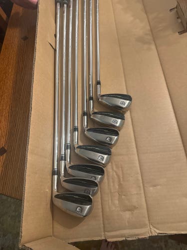 Wilson Launch Pad 2 Right Handed Iron Set Regular Flex (7 Clubs) #5 - #9, PW, GW Steel Shaft (Used)