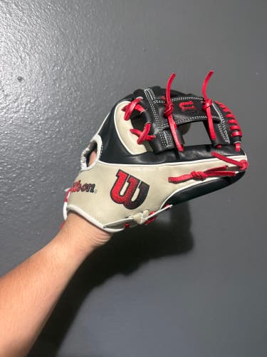 2025 Wilson A2K RH Infield Baseball Glove 11.75" (Used)