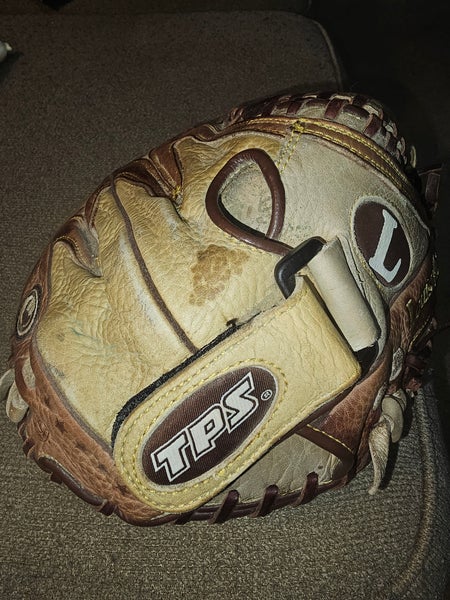 RH Louisville Slugger Catcher's TPS Softball Glove 32.5" (Used)