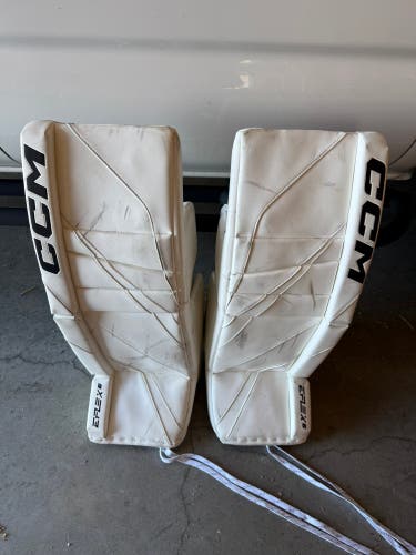 33" CCM Eflex 6 Goalie Leg Pads (Used)
