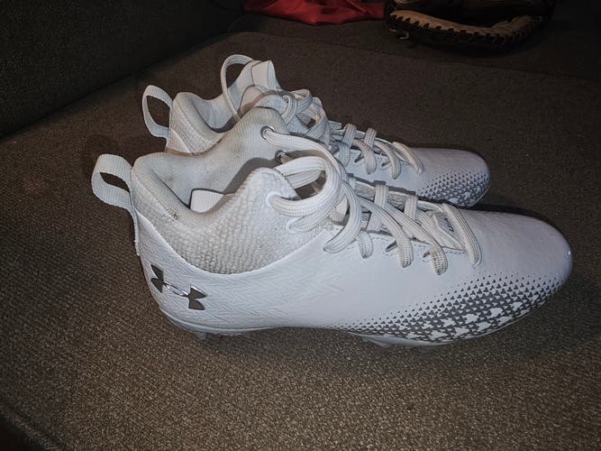 Unisex 4Y (Big Kids / Youth) Under Armour Mid Top Molded Cleats (Used)