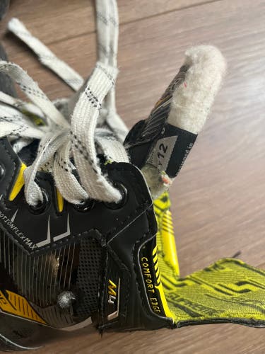 2022 Bauer Supreme M4 Hockey Skates 12 (Used)