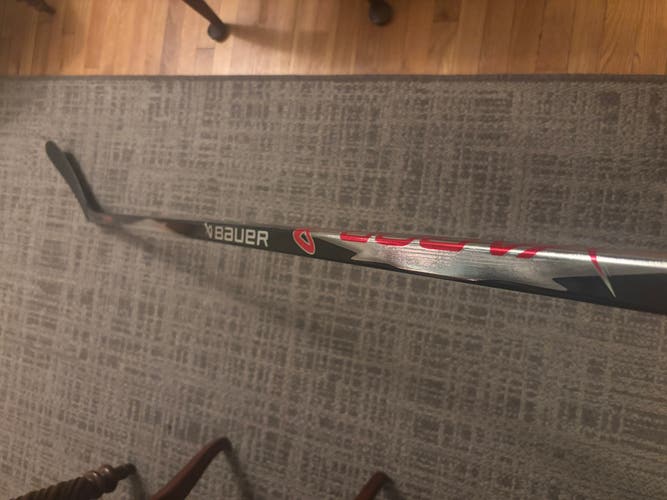 Senior Bauer Vapor FlyLite League Right Handed Hockey Stick P92 77 Flex (New)
