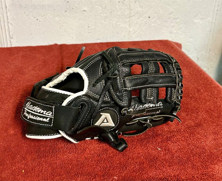 Akadema AJT-99 RHT Baseball Glove 11"