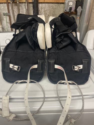 22" CCM Y Flex Goalie Leg Pads (Used)