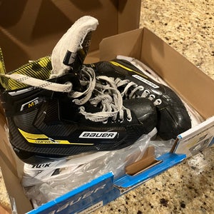 2022 Bauer Supreme M3 Hockey Skates Regular Width 7 (Used)