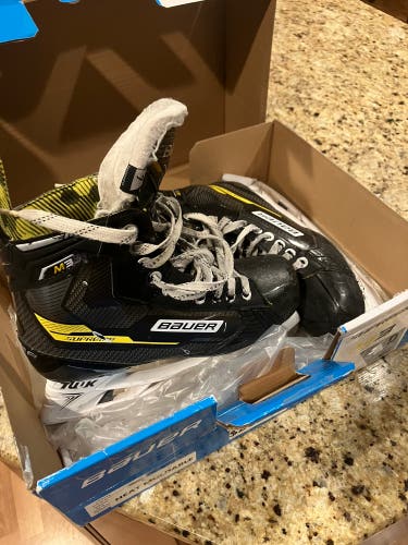 2022 Bauer Supreme M3 Hockey Skates Regular Width 7 (Used)