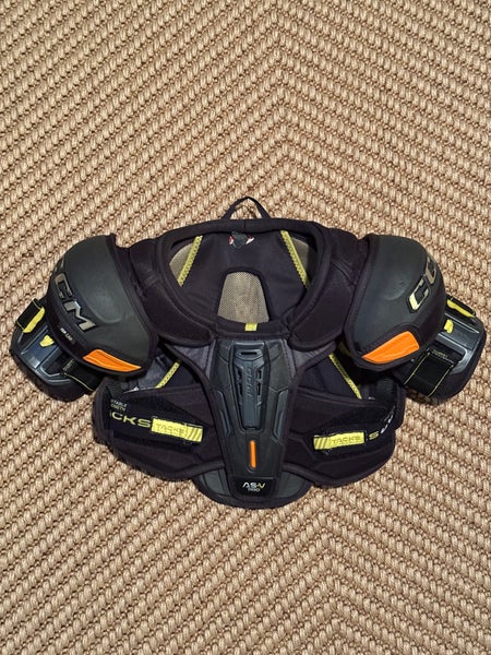 Men's Medium Junior CCM Tacks AS-V Pro Shoulder Pads (Used)