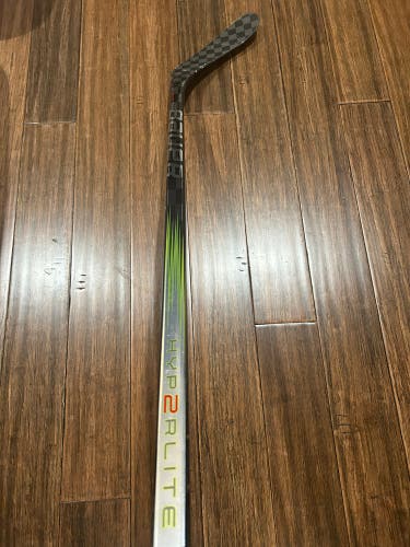 Senior Bauer Vapor Hyperlite 2 Right Handed Hockey Stick P28 70 Flex (Used)