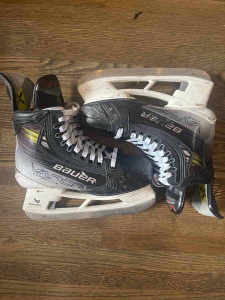 2023 Bauer Vapor Hyperlite 2 Hockey Skates Size 4 Fit 2 (Used)