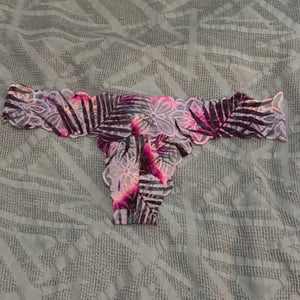 Victoria’s Secret Pink Extra Low Rise Thong Women’s Small
