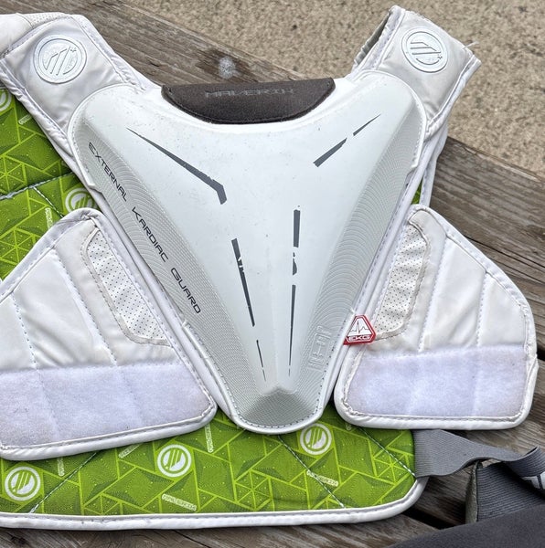 Large Youth Maverik M5 Shoulder Pads (Used)