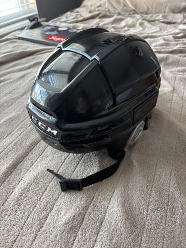 Medium CCM Tacks 910 Helmet (Used)