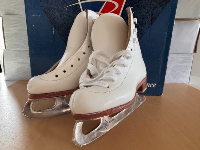 Riedell Figure Skates B Junior 10 (New)