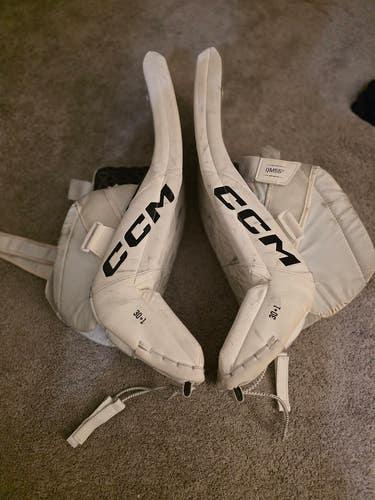 30" CCM Axis 2.9 Goalie Leg Pads (Used)