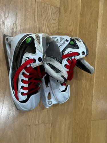 Reebok 16K Hockey Goalie Skates Regular Width Size 1.5 (Used)