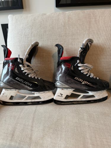 Bauer Vapor 5x pro Hockey Skates Size 5.5 (Used)