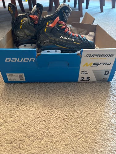 2022 Bauer Supreme M5 Pro Hockey Skates Size 2.5 (Used)