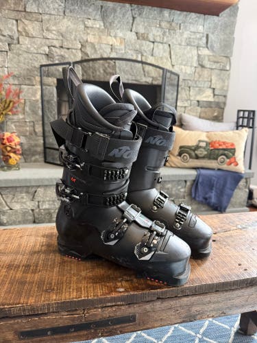 Mondo 26 & 26.5 Unisex Nordica Dobermann Ski Boots Medium Flex (Used)