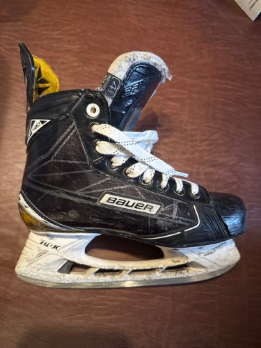 2016 Bauer Supreme S180 Hockey Skates Regular Width Size 4.5 (Used)