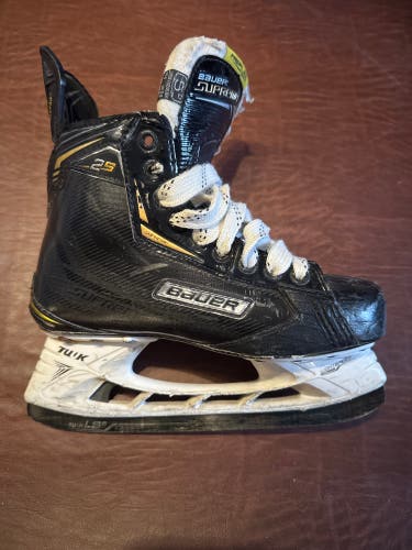 2018 Bauer Supreme 2S Hockey Skates Regular Width Size 5 (Used)