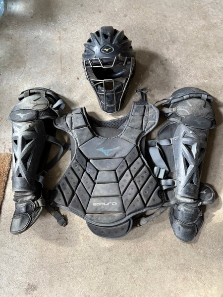Adult Mizuno Catcher's Combo (Used)