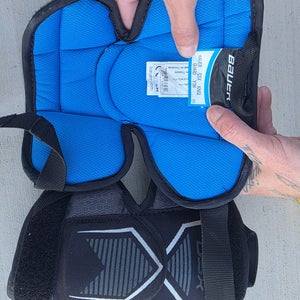 Small Bauer Goalie Knee Pads (Used)