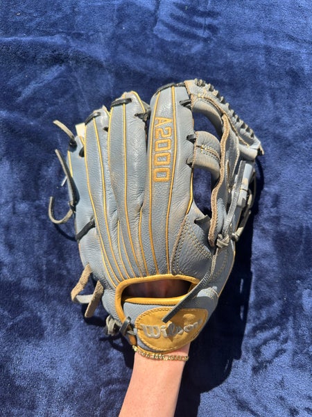 Blue Wilson A2000 RH Softball Glove 12" (Used)